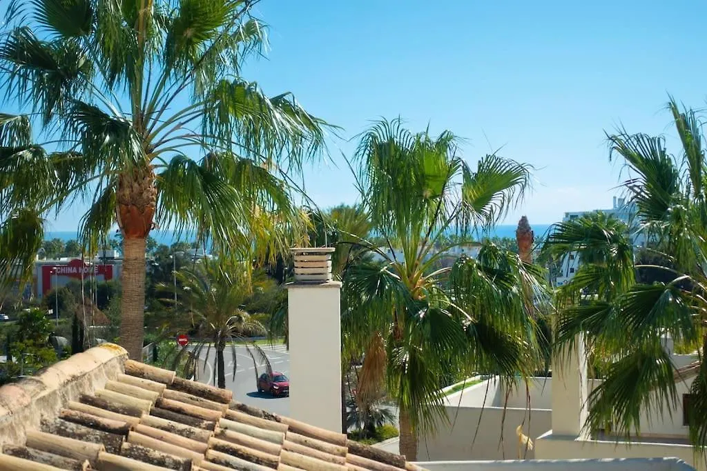 Apartment Stunning 2 Bd Townhouse By Hostlovers Estepona