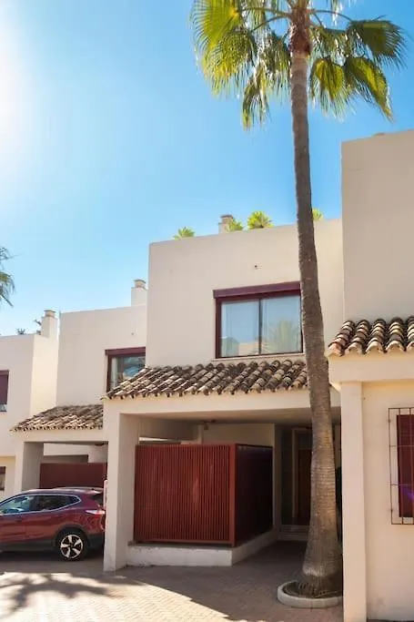 Apartment Stunning 2 Bd Townhouse By Hostlovers Estepona