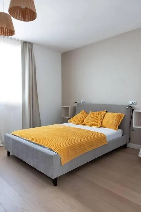 Stunning 2 Bd Townhouse By Hostlovers Estepona 0*,  Spain