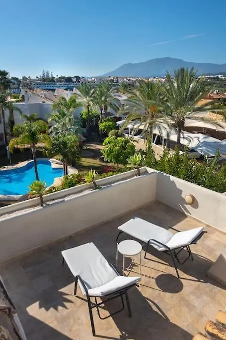 Stunning 2 Bd Townhouse By Hostlovers Estepona Apartment